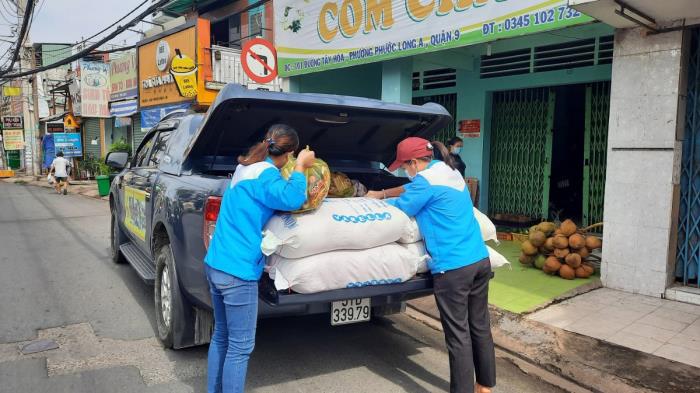 Trao quà đến người dân ở P.Phước Long A (ngày 18/09/2021)